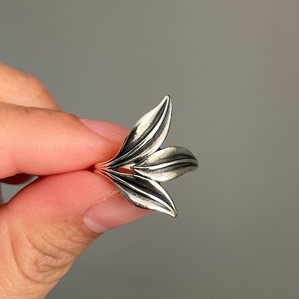 Retired James Avery Spring Leaves Ring